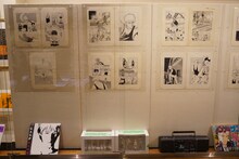 「画業40周年記念 上條淳士展 LIVE」の様子。