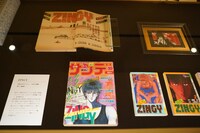 「画業40周年記念 上條淳士展 LIVE」の様子。