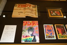 「画業40周年記念 上條淳士展 LIVE」の様子。