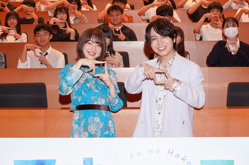 「『アオのハコ』高校生限定試写会」の様子。左から上田麗奈、千葉翔也。