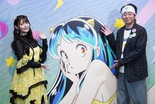 左から上坂すみれ、有野晋哉。