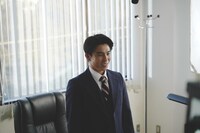 ショートドラマ「課長 島耕作のつぶやき」のイメージ。本編は縦型の映像。