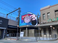 玄馬パンダが登場するショート映像を放映する上野広小路口ビジョン。