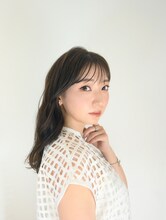 ユーゴー役の井上麻里奈。