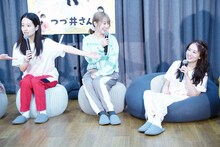 左から藤間爽子、桜井玲香、谷まりあ。