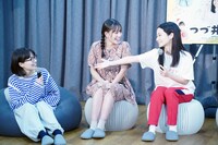左から木竜麻生、北村優衣、藤間爽子。