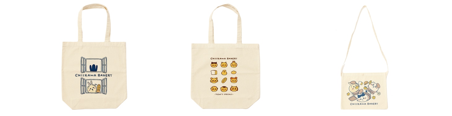 ちいかわベーカリーのオリジナルグッズ。左から「ちいかわベーカリー トートバッグ 窓からチラッと ナチュラル」「ちいかわベーカリー トートバッグ CHIIKAWA BAKERY ナチュラル」「ちいかわベーカリー サコッシュ 転びまくるトリオ ナチュラル」。