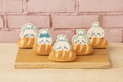 ちいかわベーカリーで販売されるパン。左から「モモンガソフトフランス」「ハチワレソフトフランス」「ちいかわソフトフランス」「うさぎソフトフランス」「ラッコソフトフランス」。
