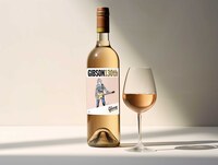 キャンペーンで当たるオリジナルラベルのオレンジワイン。