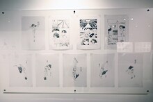 「博 漫画家デビュー15周年記念『明日ちゃんのセーラー服』原画展」の様子。