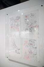 「博 漫画家デビュー15周年記念『明日ちゃんのセーラー服』原画展」の様子。