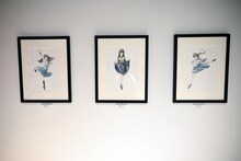 「博 漫画家デビュー15周年記念『明日ちゃんのセーラー服』原画展」の様子。