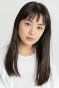 鴻田麻里役の奈緒。