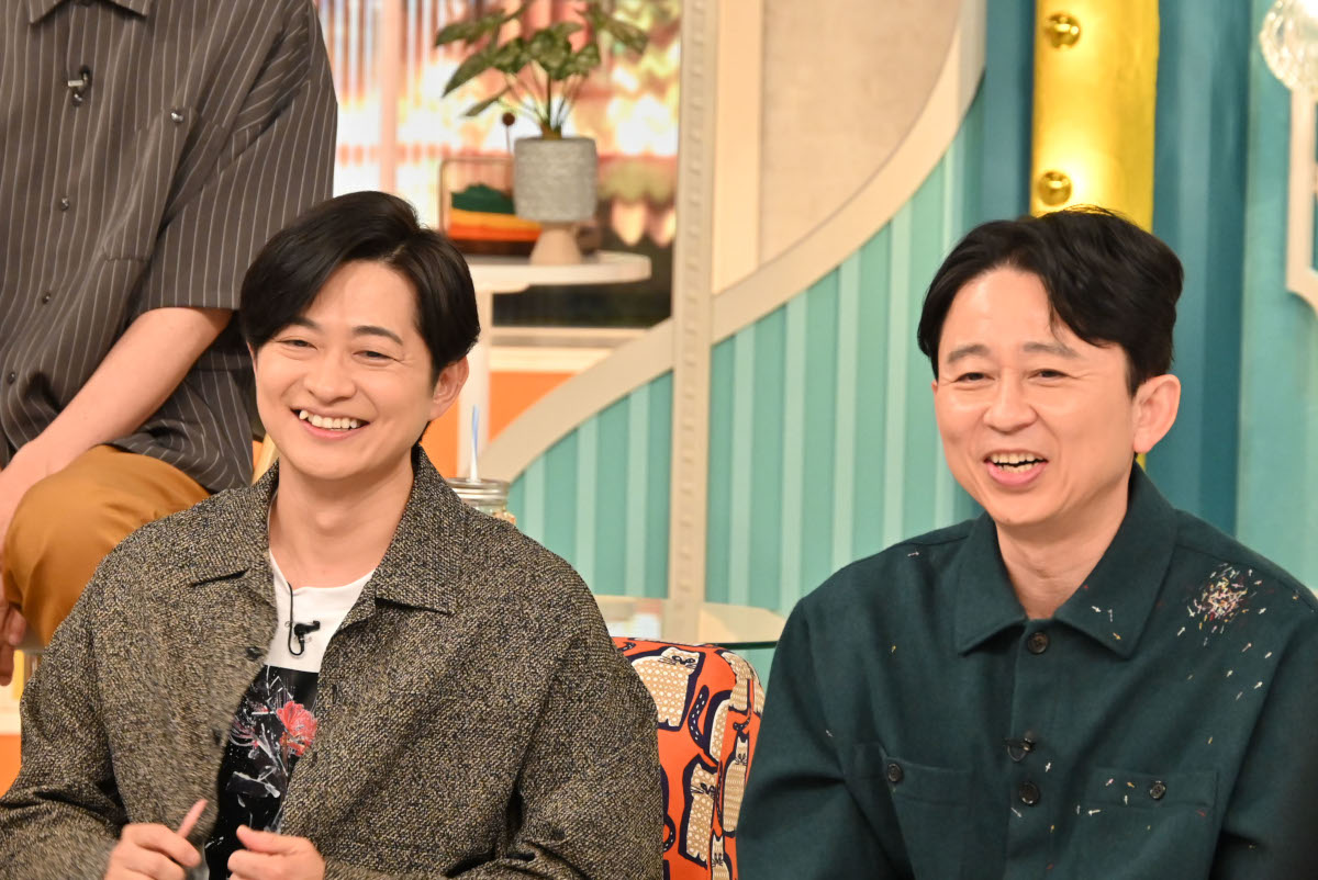 左から下野紘、有吉弘行。