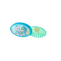 「ハッピーセット『わんだふるぷりきゅあ！』」第2弾おもちゃの「プリキュアにへんしん！ クリアコーム」。キュアニャミーとキュアリリアンのイラスト
が描かれたヘアコームで、角度を変えるとイラストが変わる。
