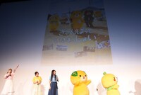 ダークみきゃんからのクイズに挑戦する高橋李依。