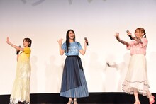 左から伊藤美来、雨宮天、高橋李依。