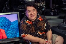 伊原慎太郎役を演じるラランドのニシダ・コウキ。