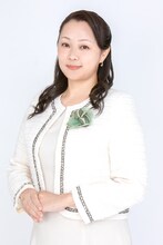 蒼乃夕妃扮する椿マドカ。