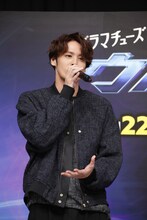 北倉先生役の宮野真守。