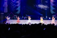 左から石井あみ、Machico、吉武千颯、北川理恵、後本萌葉。