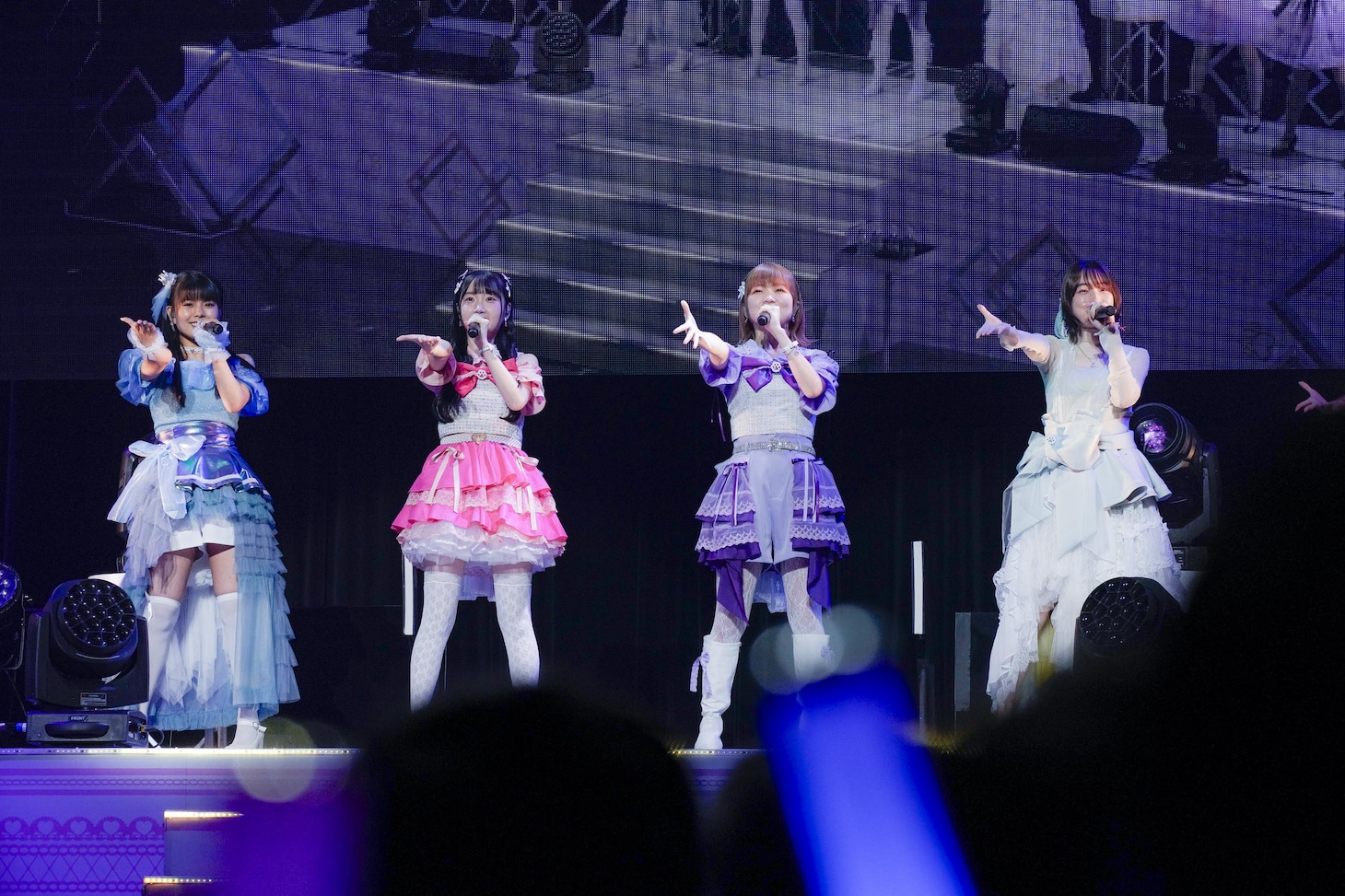 左から松田颯水、長縄まりあ、種崎敦美、上田麗奈。