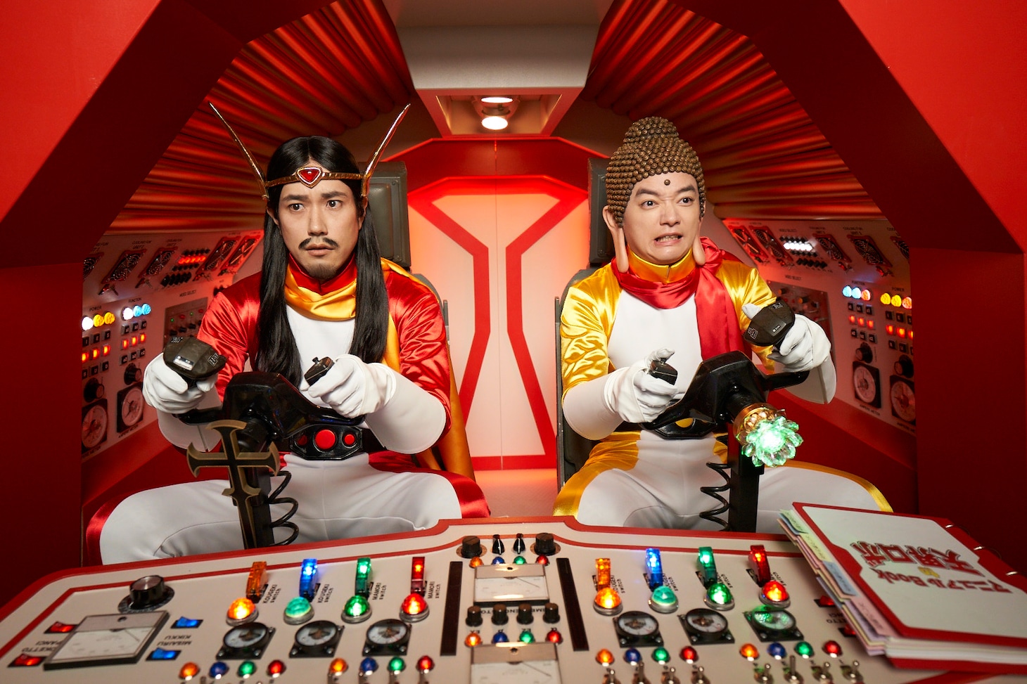 映画「聖☆おにいさん THE MOVIE～ホーリーメンVS悪魔軍団～」の場面写真。