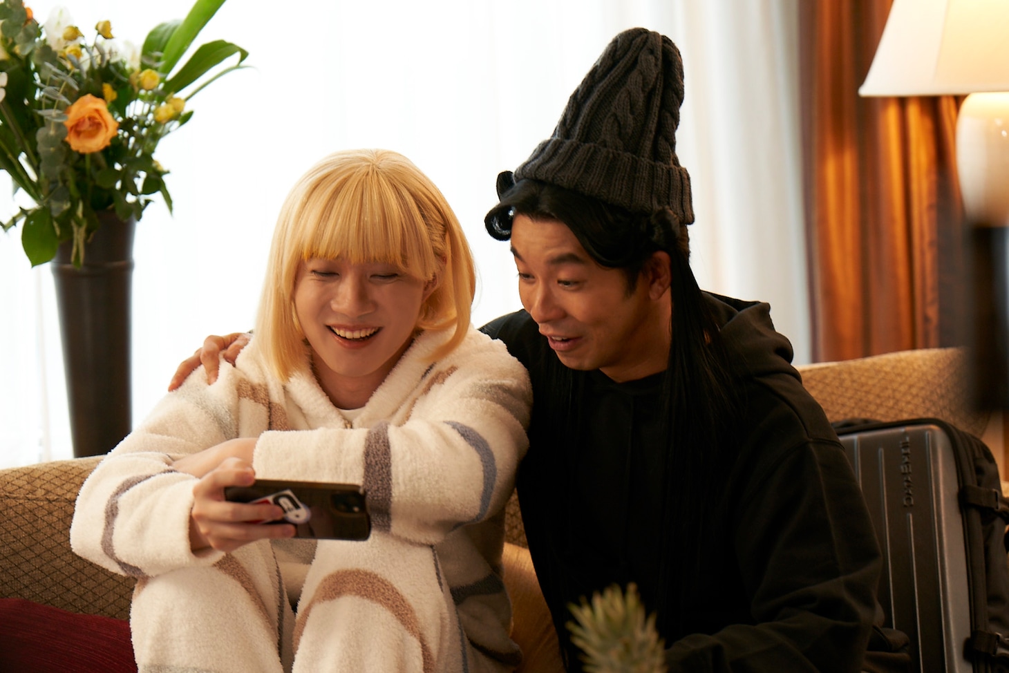 映画「聖☆おにいさん THE MOVIE～ホーリーメンVS悪魔軍団～」の場面写真。