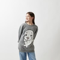 ゴマちゃんのセーター（グレー）の着用イメージ。
