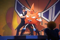 クリスマスの夜にちくわを売り警察に捕まる首領パッチ。