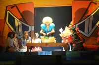 ボーボボ、首領パッチ、毛狩り隊Hブロック隊長のマイケル、ゲームボーイブタによるコンパの様子。ボーボボは鍋をお風呂代わりに入浴する。