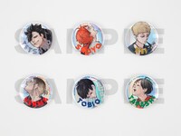 「ハイキュー!!」の描き下ろしイラストを使用した「メタリック缶バッジ6種セット」。(c)古舘春一／集英社