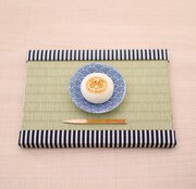 「おまんじゅうにぎにぎマスコット」の「10さいまんじゅう（こしあん）」。