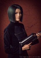 佃井皆美扮する久宇舞弥。