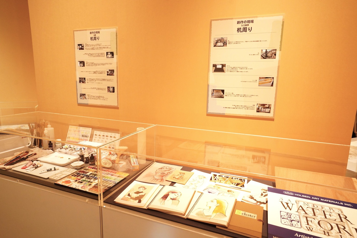 「創作の現場」を伝える「机周り」の展示。会場内は写真撮影が自由なのも特徴だ。