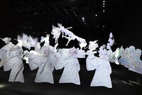 「アニメ『鬼滅の刃』柱展 －そして無限城へ－」より「柱－躍動」の展示エリア。(c)吾峠呼世晴／集英社・アニプレックス・ufotable