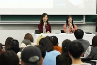「齢5000年の草食ドラゴン、いわれなき邪竜認定 season2」トークショーの様子。左から宮世真理子、野口衣織。