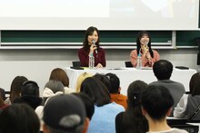 「齢5000年の草食ドラゴン、いわれなき邪竜認定 season2」トークショーの様子。左から宮世真理子、野口衣織。