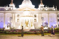 映画「雨の中の慾情」より。