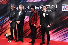 「ニンジャバットマン」チーム。左から音響監督の岩浪美和、バットマン役の山寺宏一、音楽の菅野祐悟、里見哲郎プロデューサー。