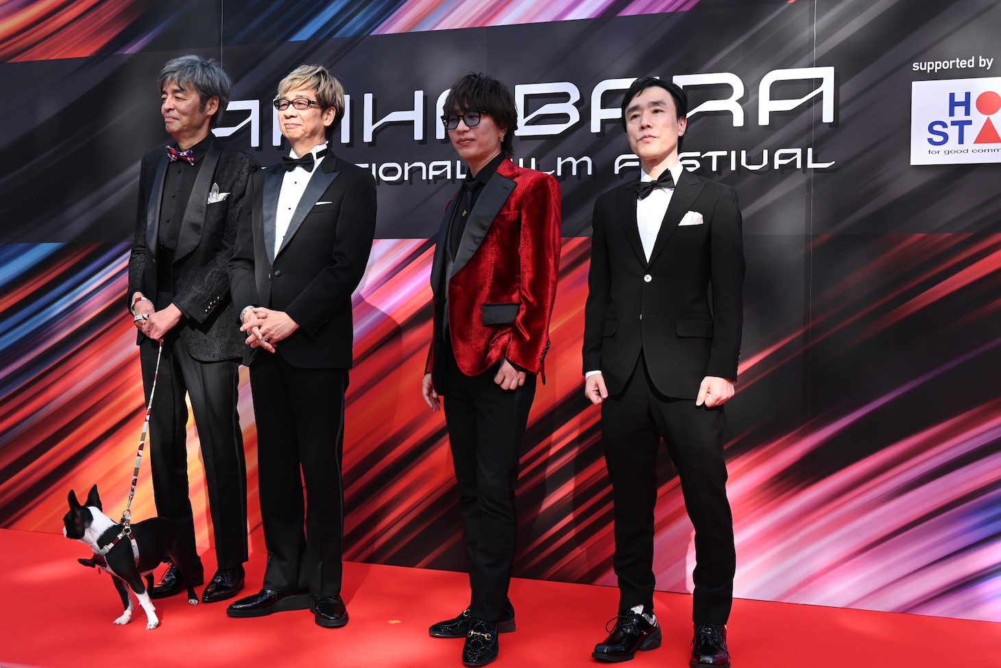 「ニンジャバットマン」チーム。左から音響監督の岩浪美和、バットマン役の山寺宏一、音楽の菅野祐悟、里見哲郎プロデューサー。
