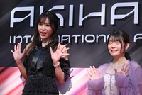 「五等分の花嫁＊」より、楽曲の歌詞を手がける結城アイラ、中野二乃役の竹達彩奈。