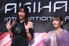 「五等分の花嫁＊」より、楽曲の歌詞を手がける結城アイラ、中野二乃役の竹達彩奈。