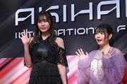 左から結城アイラ、竹達彩奈。