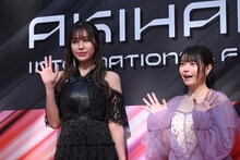 左から結城アイラ、竹達彩奈。