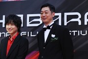 左から寺島惇太、菱田正和総監督。