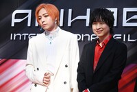 左から蒼井翔太、寺島惇太。