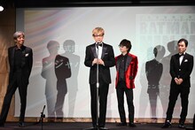 「ニンジャバットマン」より、左から音響監督の岩浪美和、バットマン役の山寺宏一、音楽の菅野祐悟、里見哲郎プロデューサー。