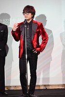 左から山寺宏一、菅野祐悟。
