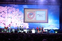 「『ゆるキャン△ SEASON3』スペシャルイベント ゆるキャンパーの集い」のステージの様子。